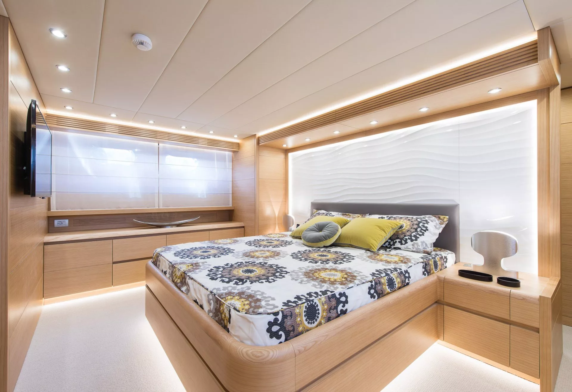 https://dev-api.arconyachts.com/storage/media/20751/conversions/803_7104412567-optimize.webp