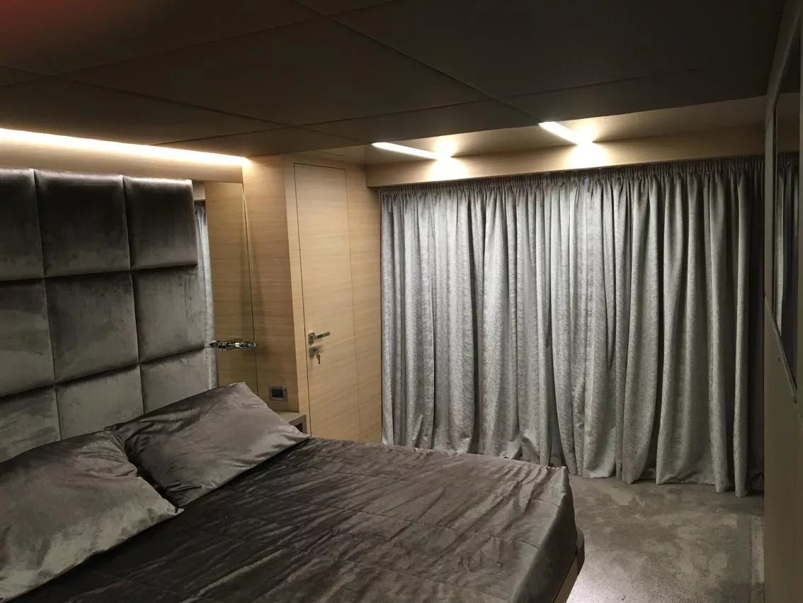 https://dev-api.arconyachts.com/storage/media/20762/conversions/802_2634499064-optimize.webp
