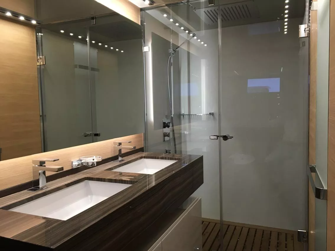 https://dev-api.arconyachts.com/storage/media/20763/conversions/802_2811742505-optimize.webp