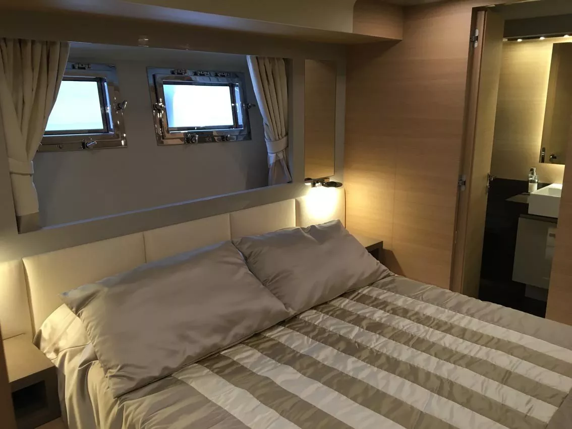 https://dev-api.arconyachts.com/storage/media/20764/conversions/802_4414560935-optimize.webp