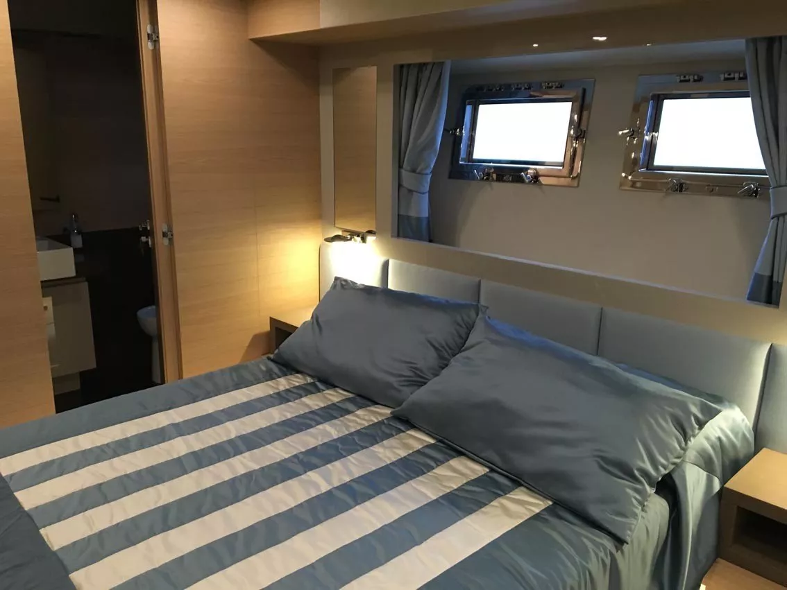 https://dev-api.arconyachts.com/storage/media/20766/conversions/802_3568427311-optimize.webp
