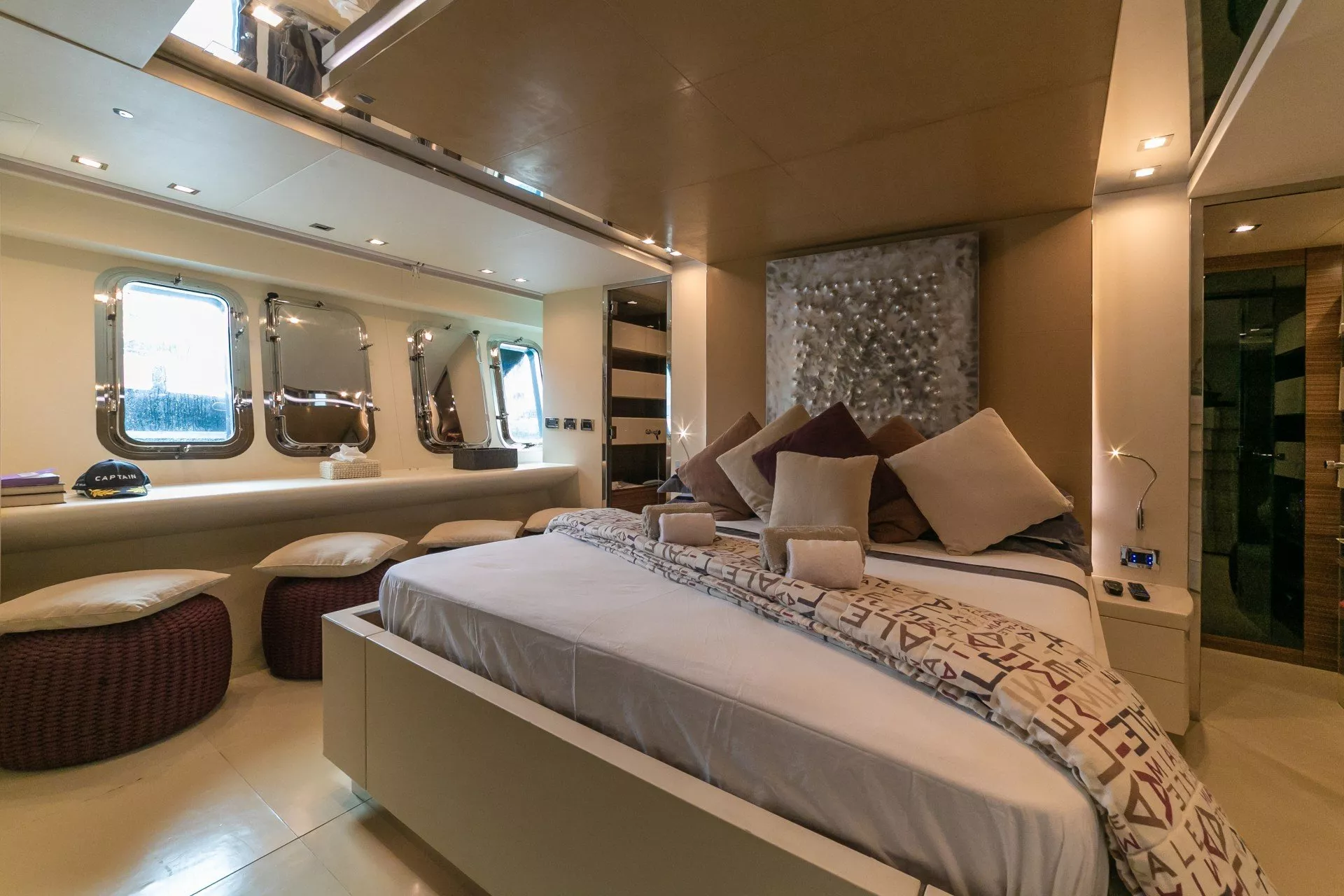 https://dev-api.arconyachts.com/storage/media/20800/conversions/80_0394963855-optimize.webp