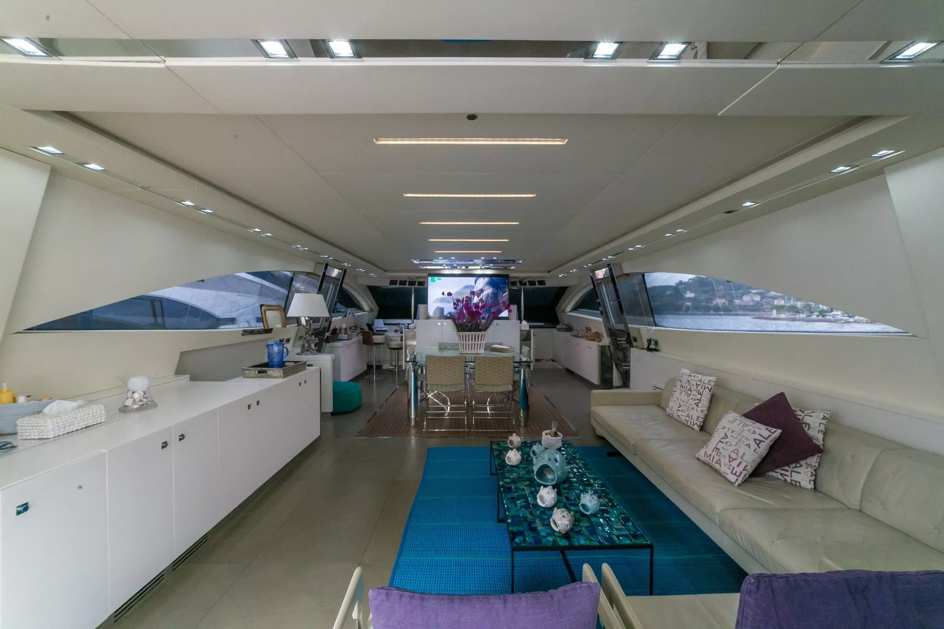 https://dev-api.arconyachts.com/storage/media/20804/conversions/80_9871668838-optimize.webp