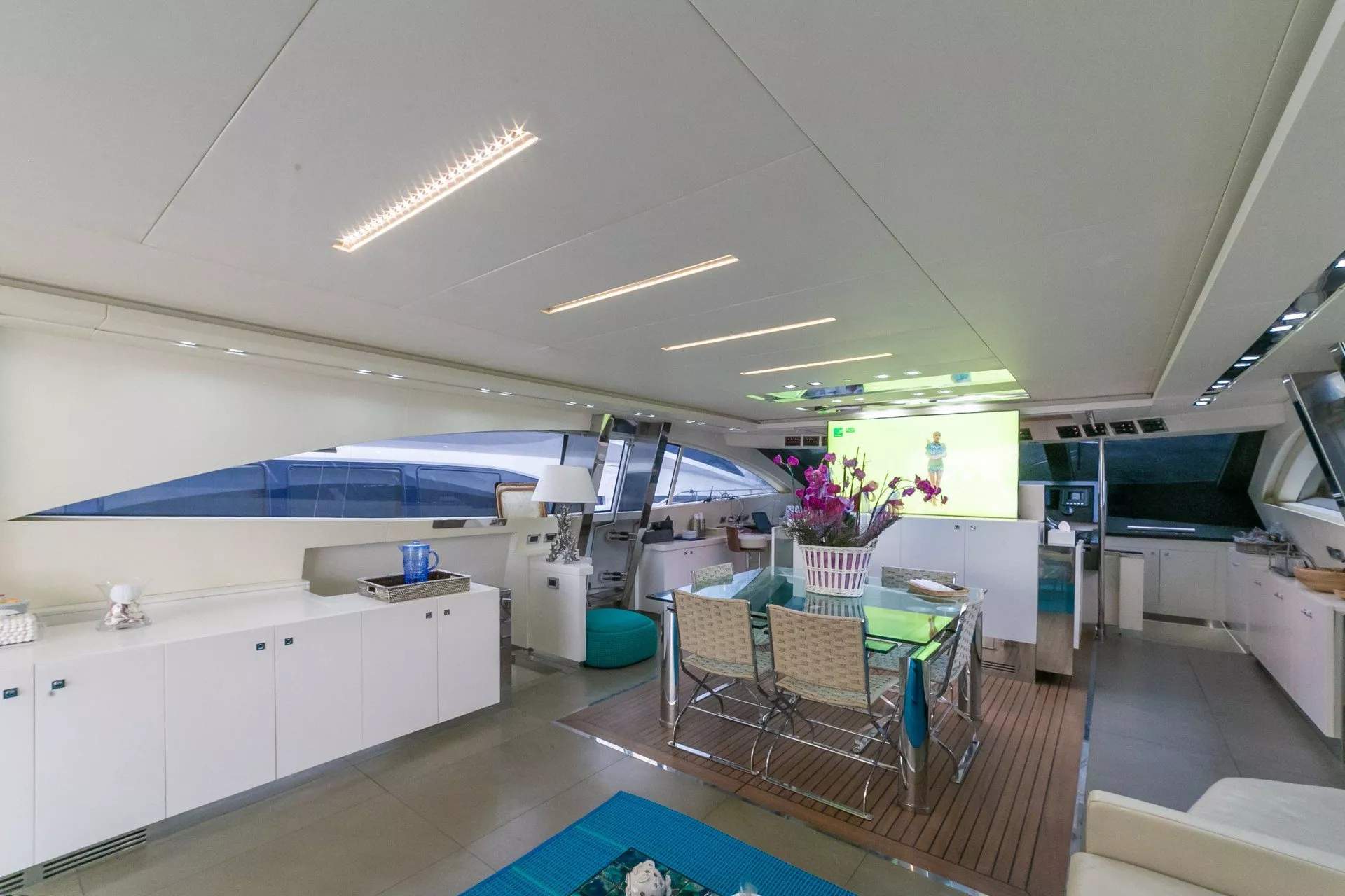 https://dev-api.arconyachts.com/storage/media/20806/conversions/80_3122187676-optimize.webp