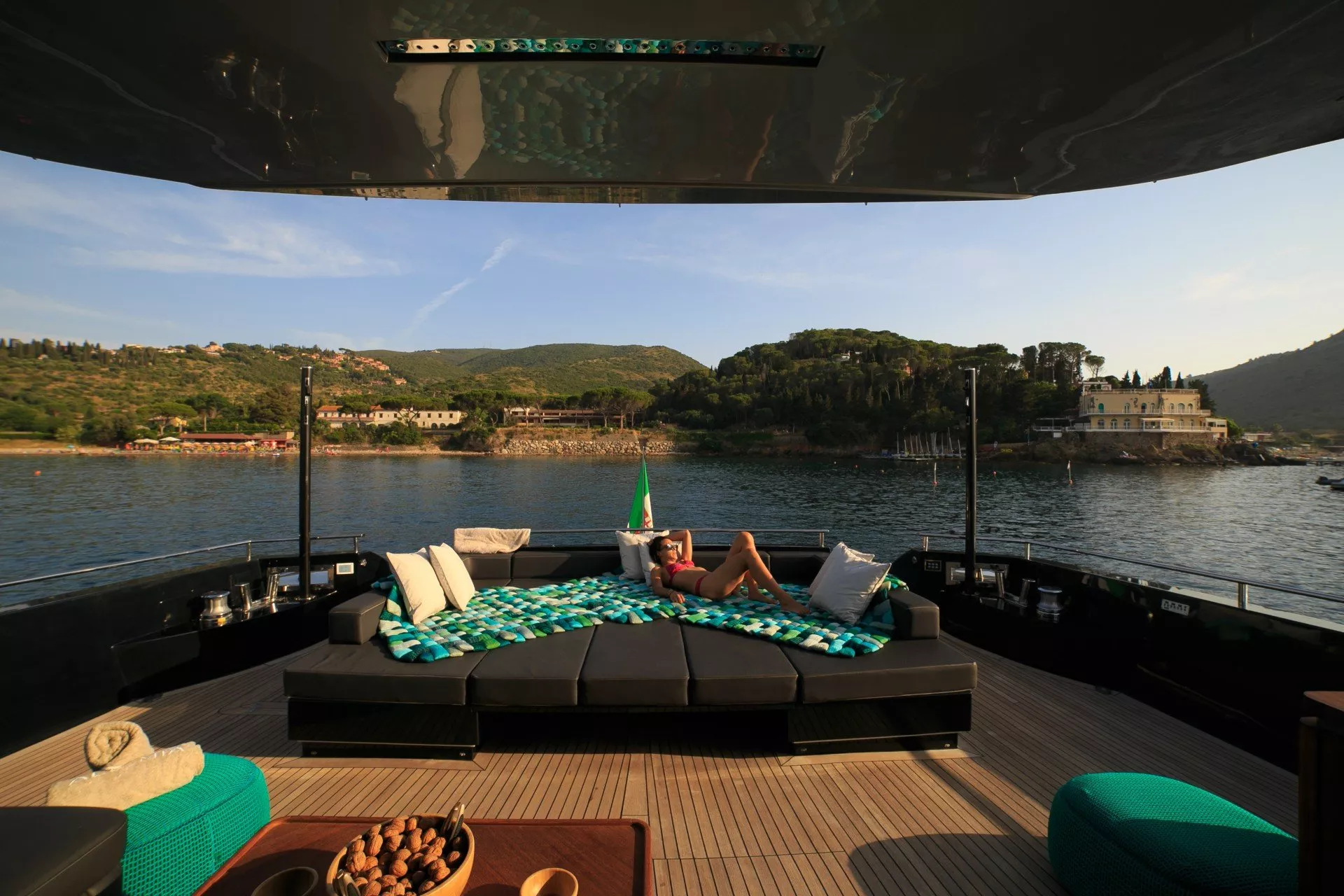 https://dev-api.arconyachts.com/storage/media/20807/conversions/80_8144326253-optimize.webp