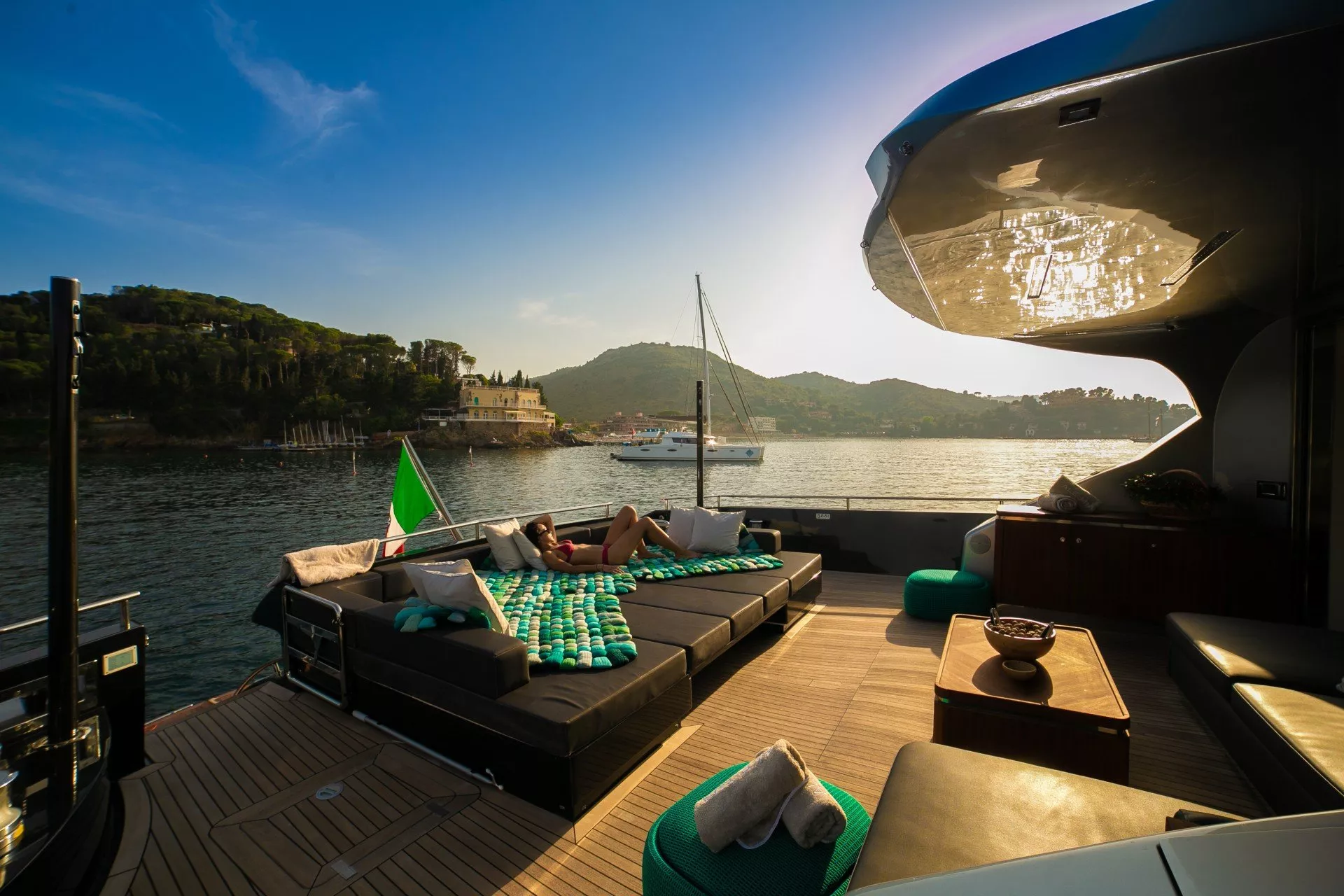 https://dev-api.arconyachts.com/storage/media/20808/conversions/80_4962426920-optimize.webp