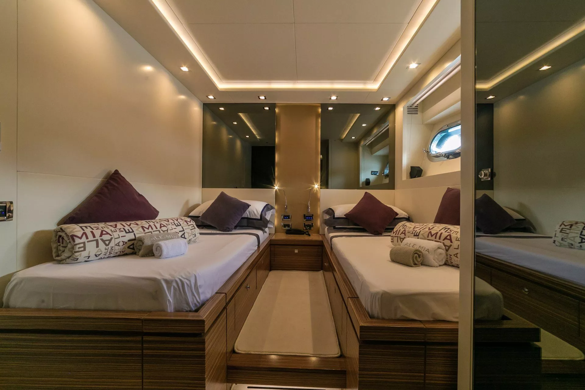 https://dev-api.arconyachts.com/storage/media/20809/conversions/80_3533178963-optimize.webp