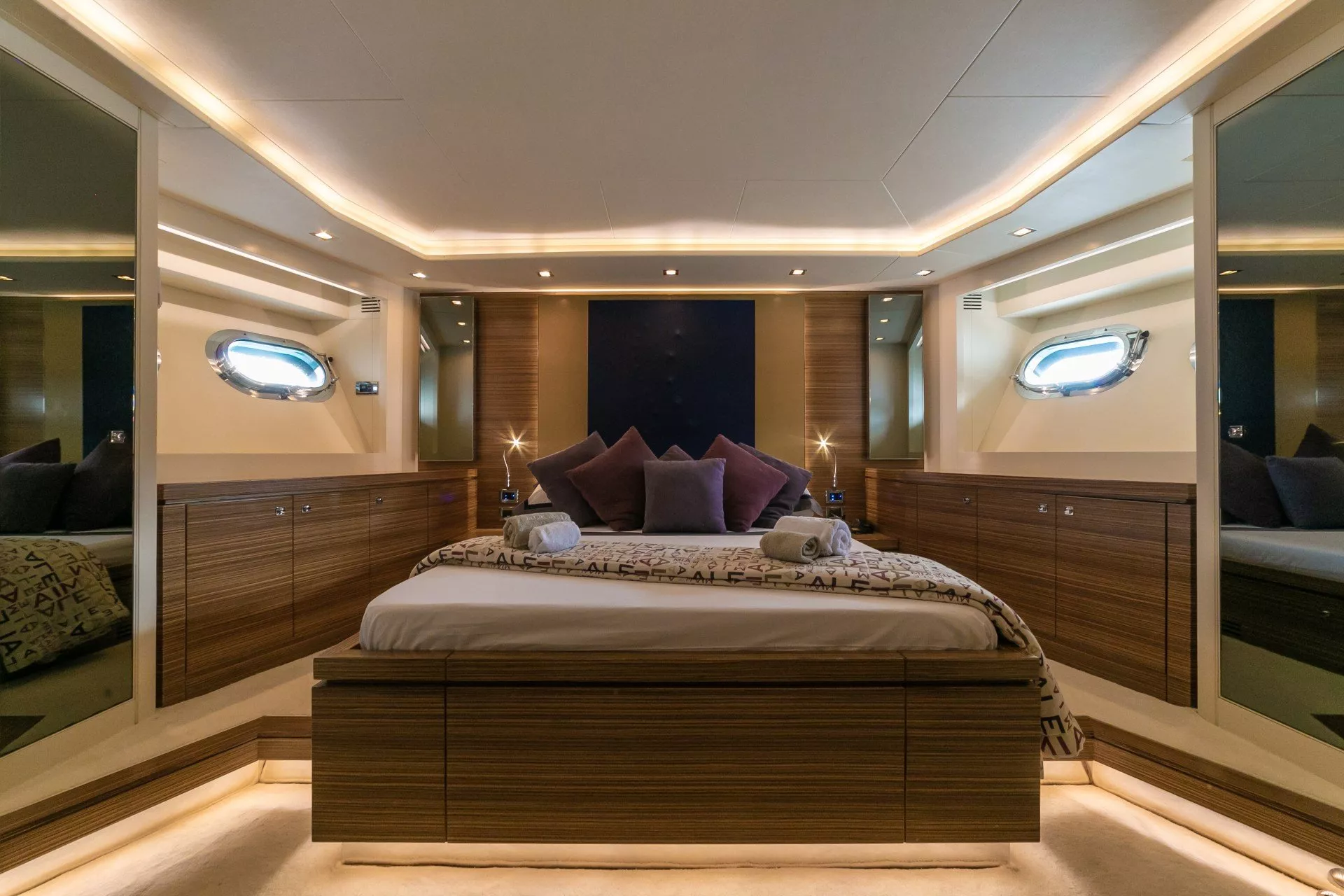 https://dev-api.arconyachts.com/storage/media/20811/conversions/80_8782394702-optimize.webp