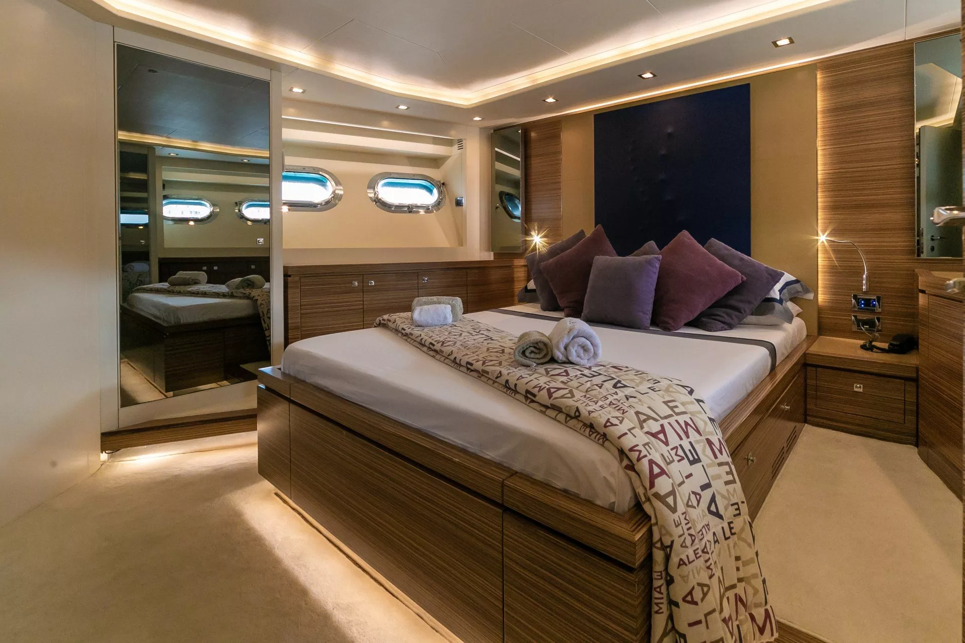 https://dev-api.arconyachts.com/storage/media/20812/conversions/80_9191727316-optimize.webp