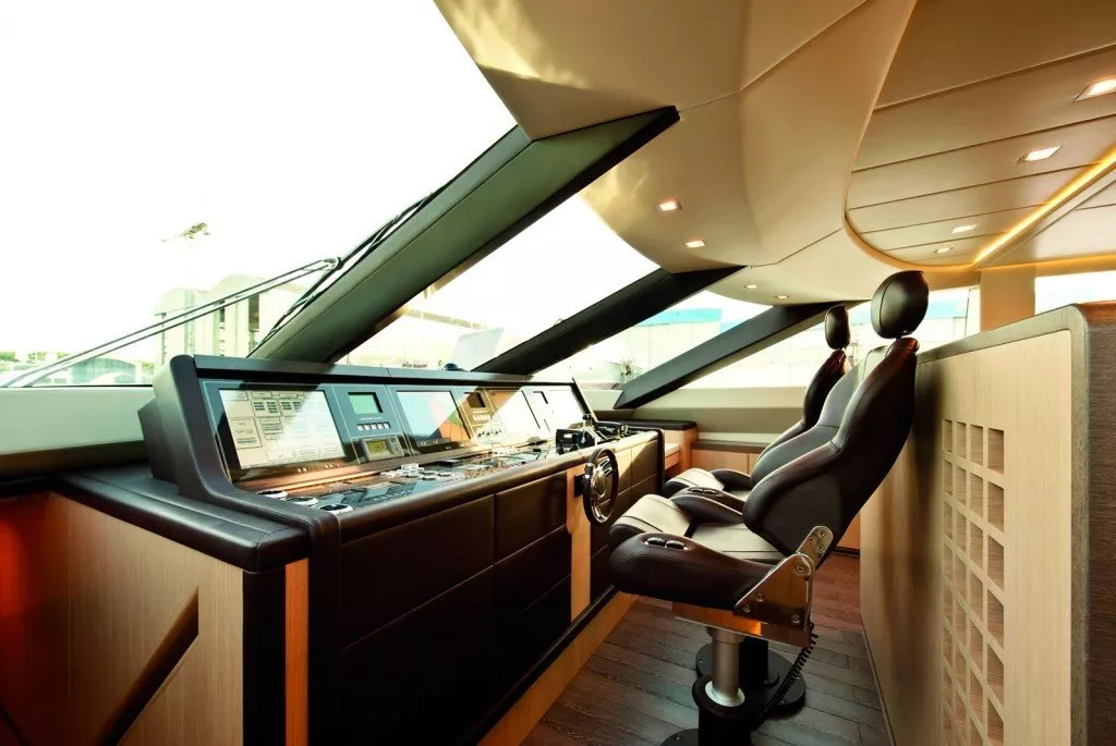 https://dev-api.arconyachts.com/storage/media/20825/conversions/800_7608967857-optimize.webp