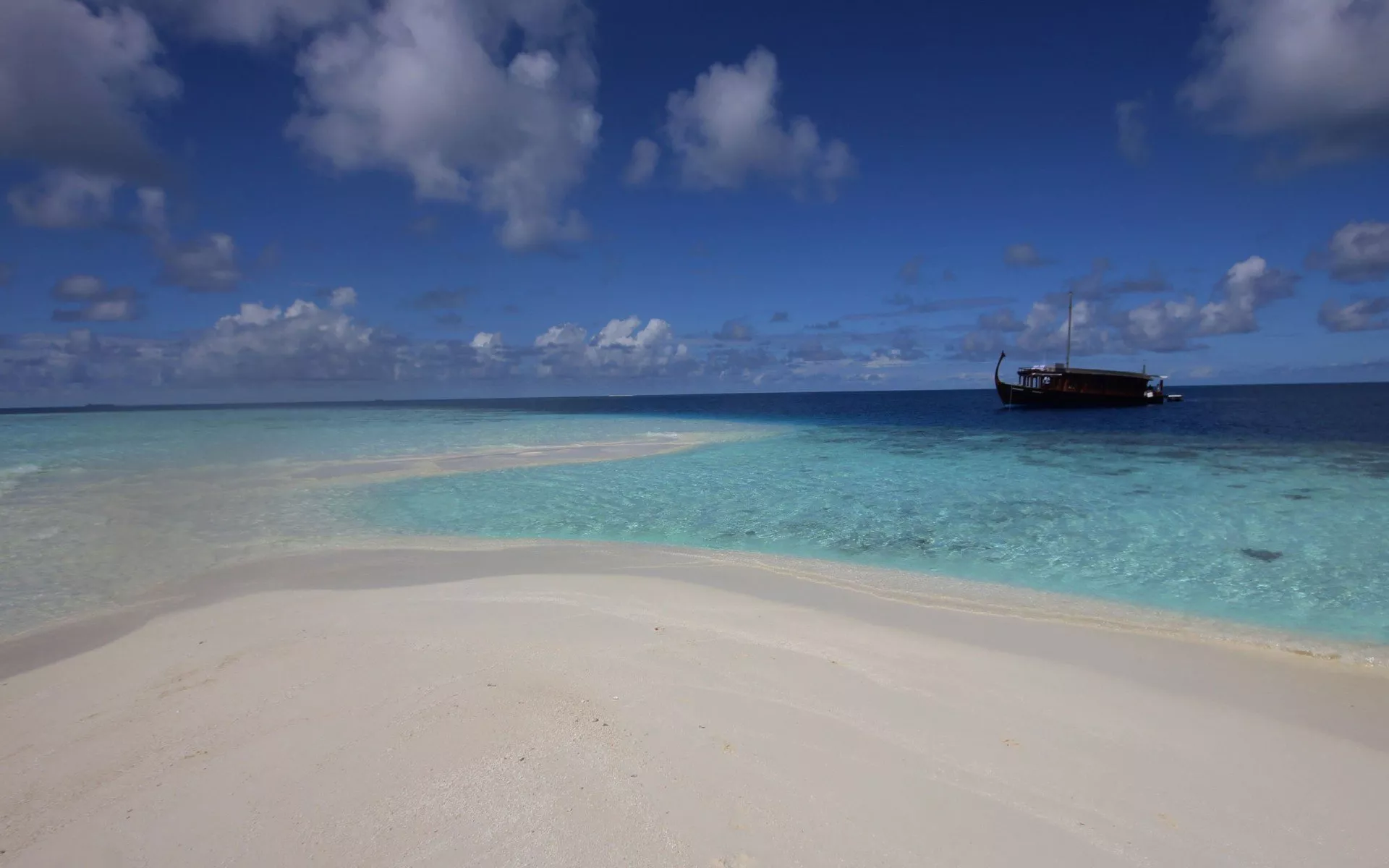 https://dev-api.arconyachts.com/storage/media/20837/conversions/799_7850772103-optimize.webp
