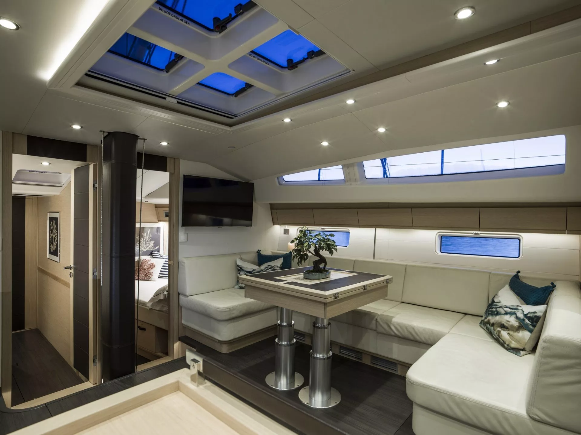 https://dev-api.arconyachts.com/storage/media/20845/conversions/798_2640709208-optimize.webp