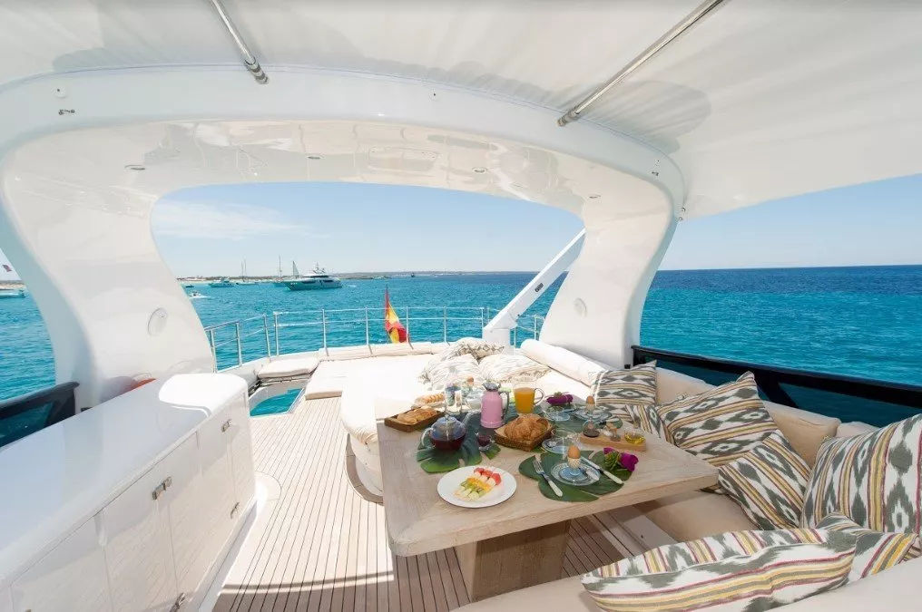https://dev-api.arconyachts.com/storage/media/20880/conversions/796_0888848488-optimize.webp
