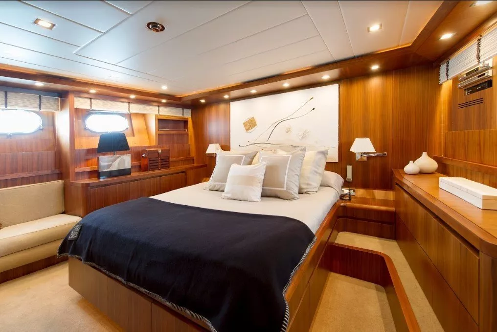 https://dev-api.arconyachts.com/storage/media/20883/conversions/796_3615614711-optimize.webp