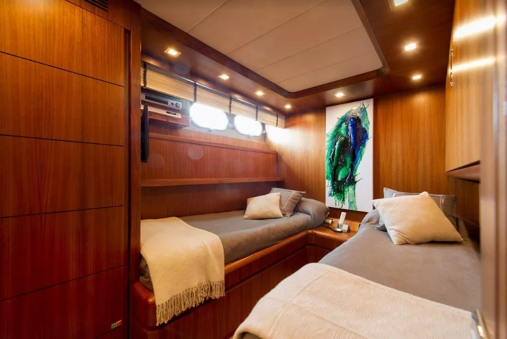 https://dev-api.arconyachts.com/storage/media/20886/conversions/796_2024287524-optimize.webp