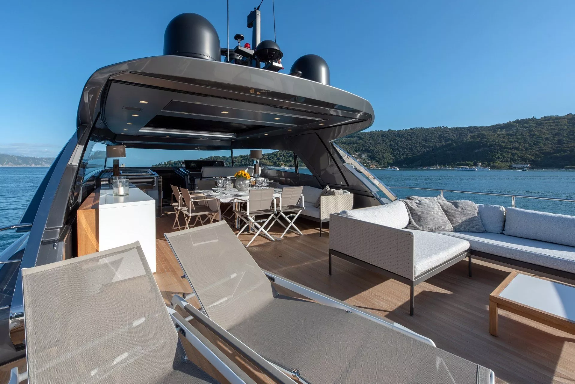 https://dev-api.arconyachts.com/storage/media/20896/conversions/795_6811564969-optimize.webp
