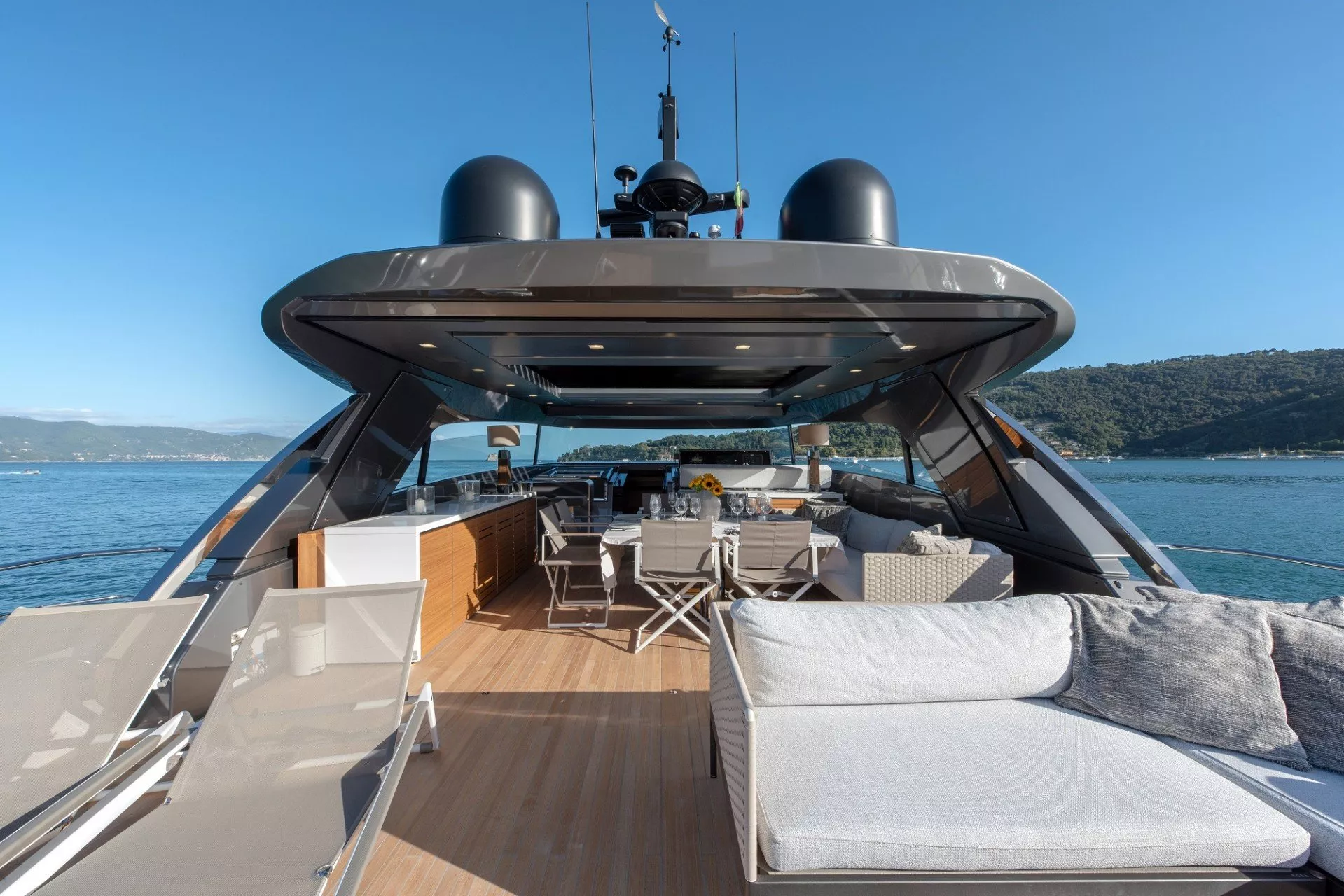 https://dev-api.arconyachts.com/storage/media/20897/conversions/795_4490760287-optimize.webp