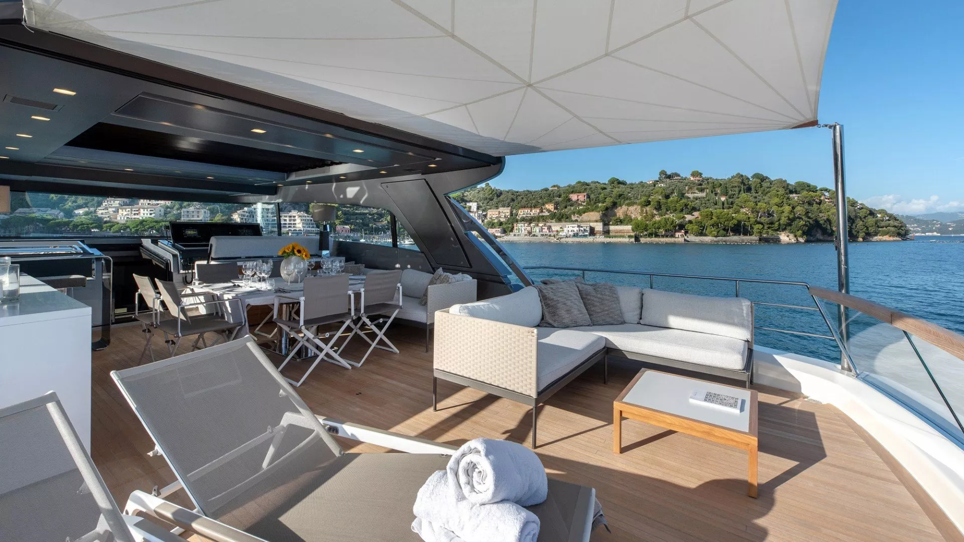 https://dev-api.arconyachts.com/storage/media/20898/conversions/795_7390943594-optimize.webp