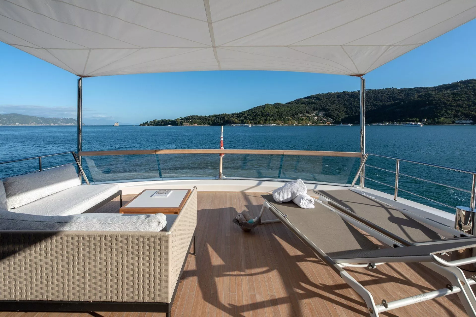 https://dev-api.arconyachts.com/storage/media/20900/conversions/795_6069060601-optimize.webp