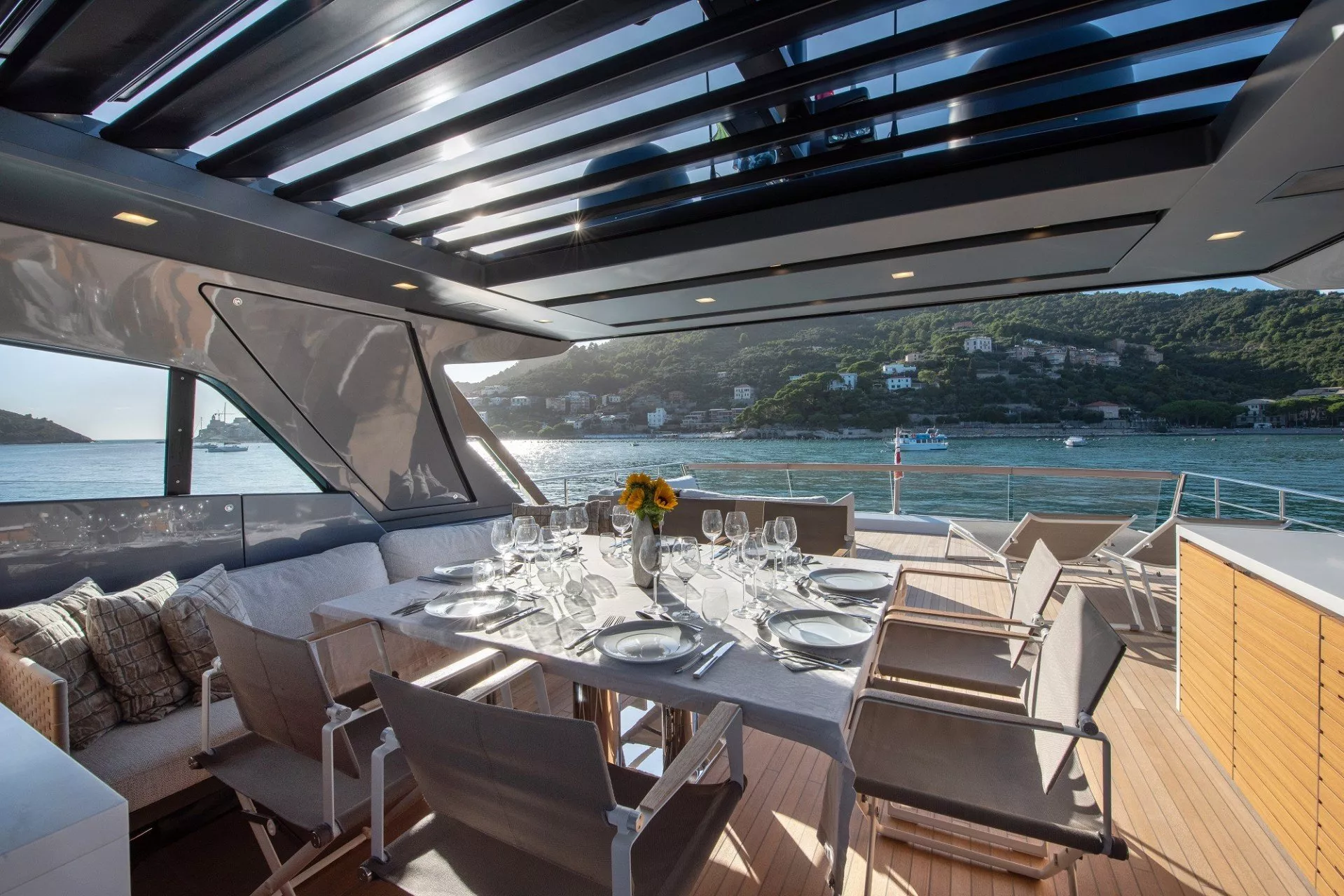 https://dev-api.arconyachts.com/storage/media/20902/conversions/795_6951991588-optimize.webp