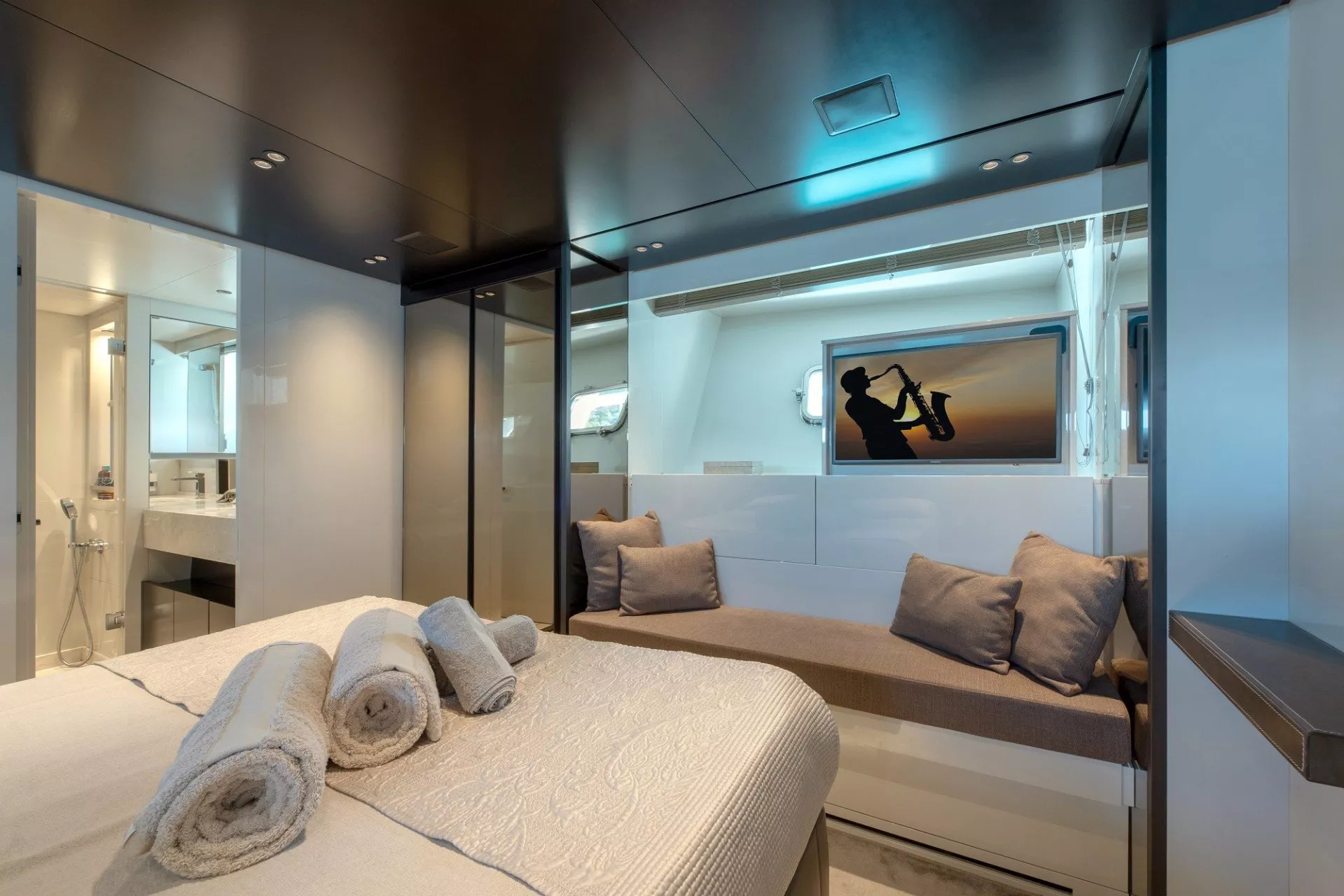 https://dev-api.arconyachts.com/storage/media/20914/conversions/795_4588832045-optimize.webp
