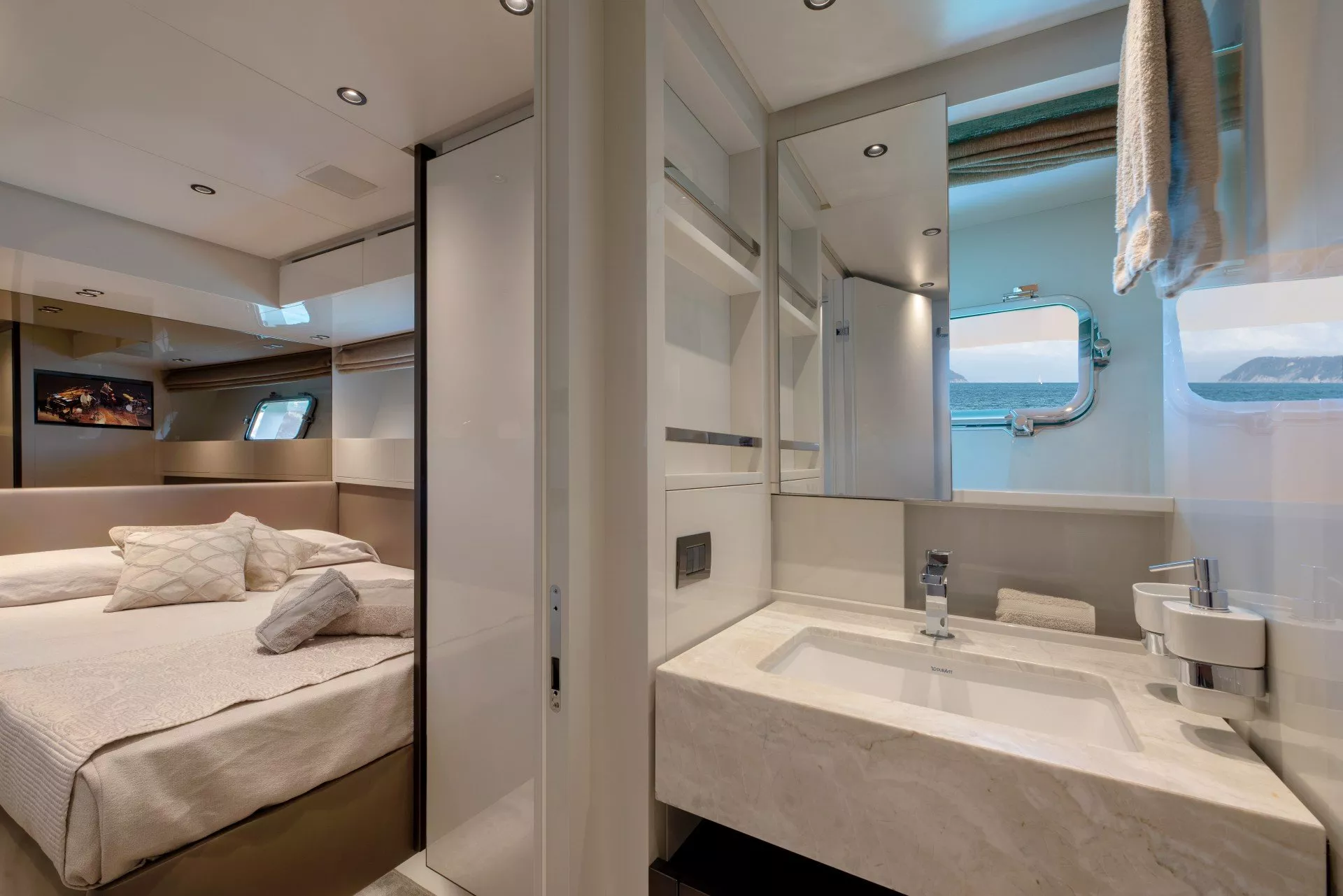 https://dev-api.arconyachts.com/storage/media/20916/conversions/795_1550148548-optimize.webp