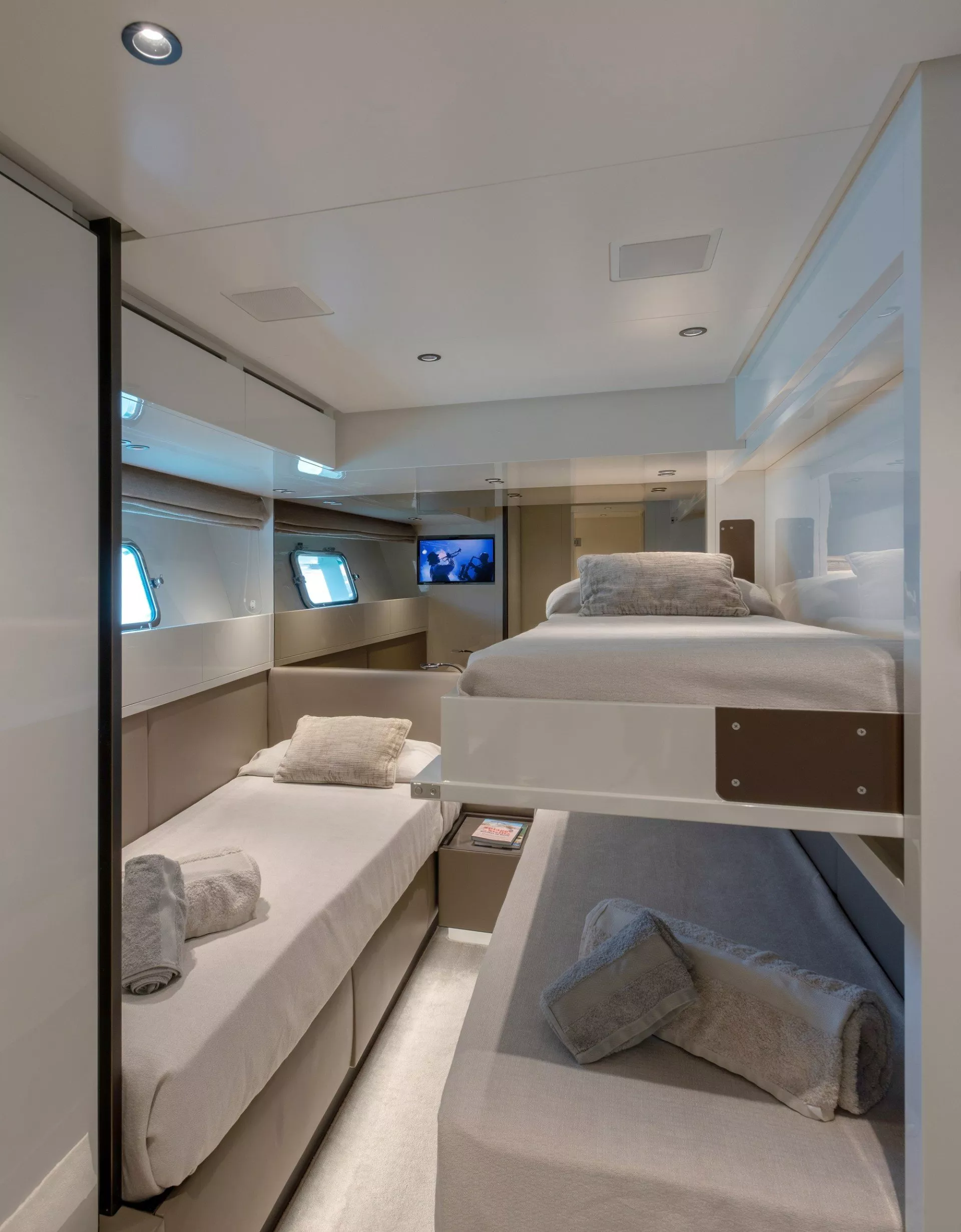 https://dev-api.arconyachts.com/storage/media/20918/conversions/795_5090817705-optimize.webp