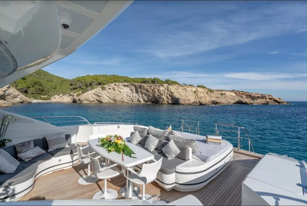 https://dev-api.arconyachts.com/storage/media/20929/conversions/794_7934220115-optimize.webp