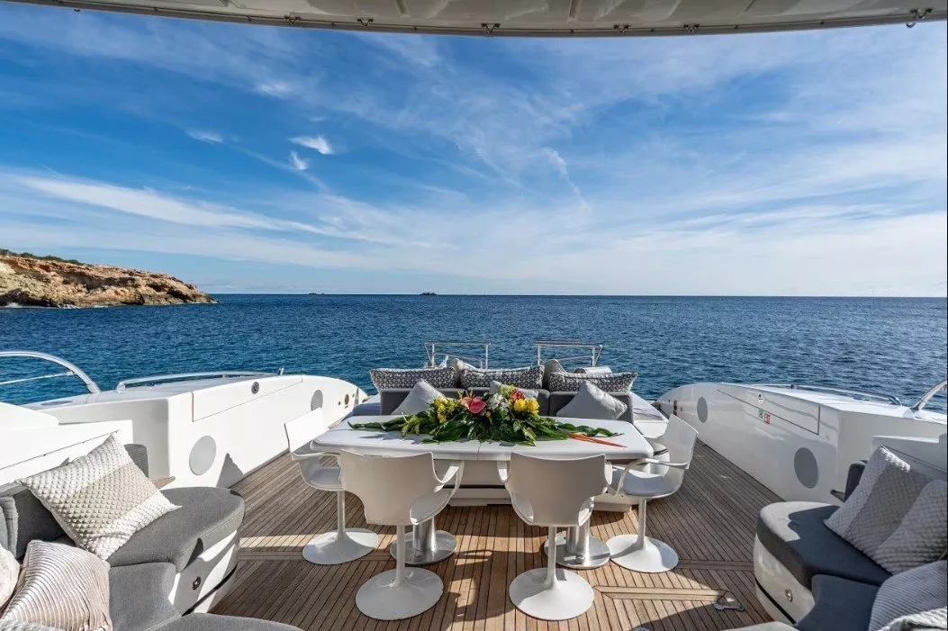 https://dev-api.arconyachts.com/storage/media/20930/conversions/794_6350072396-optimize.webp