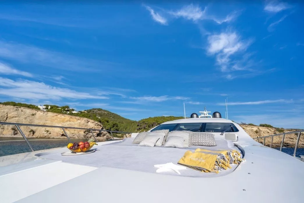https://dev-api.arconyachts.com/storage/media/20933/conversions/794_0580005241-optimize.webp