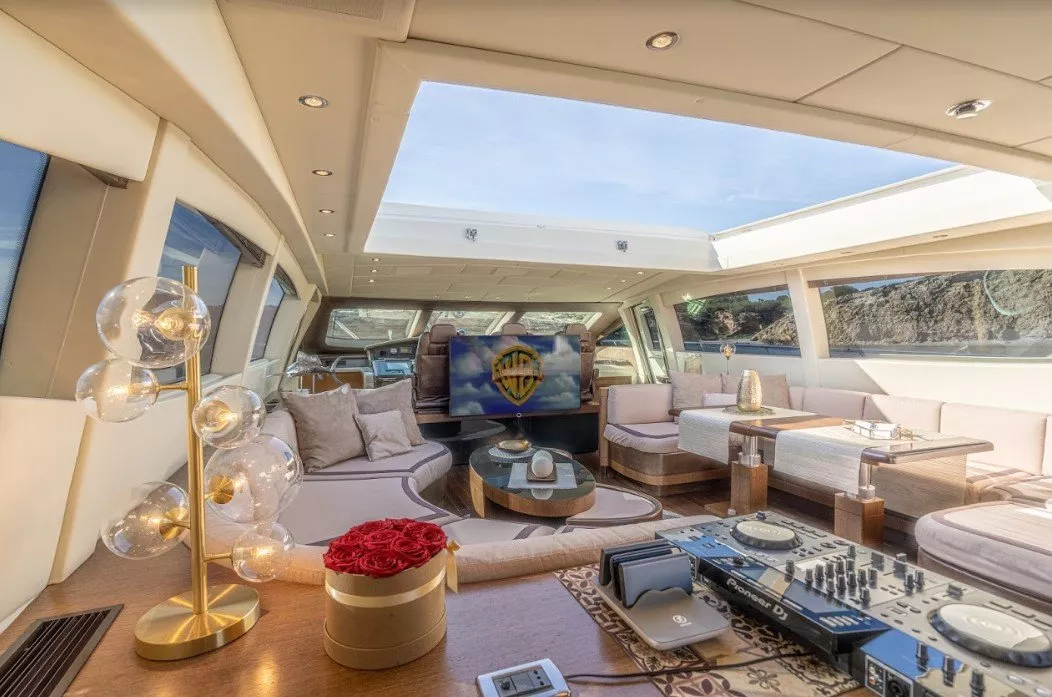 https://dev-api.arconyachts.com/storage/media/20936/conversions/794_4035171184-optimize.webp
