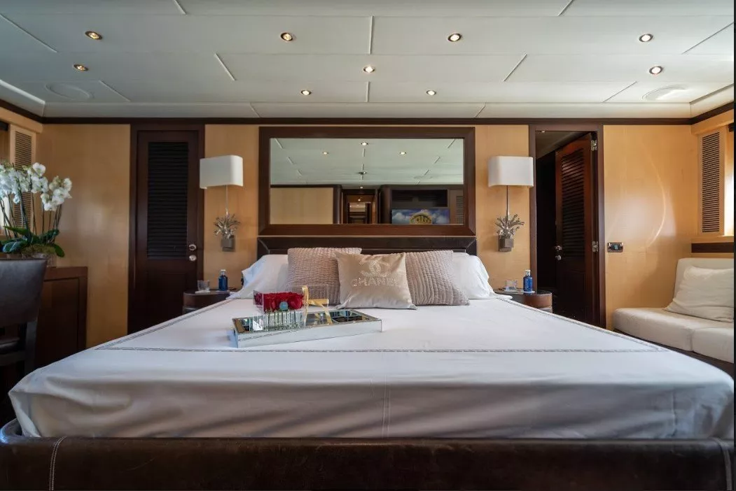 https://dev-api.arconyachts.com/storage/media/20938/conversions/794_7324849503-optimize.webp