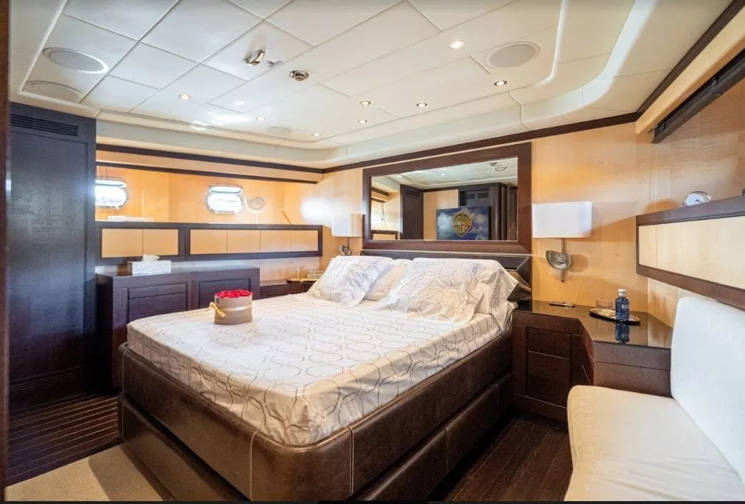 https://dev-api.arconyachts.com/storage/media/20941/conversions/794_1398903299-optimize.webp