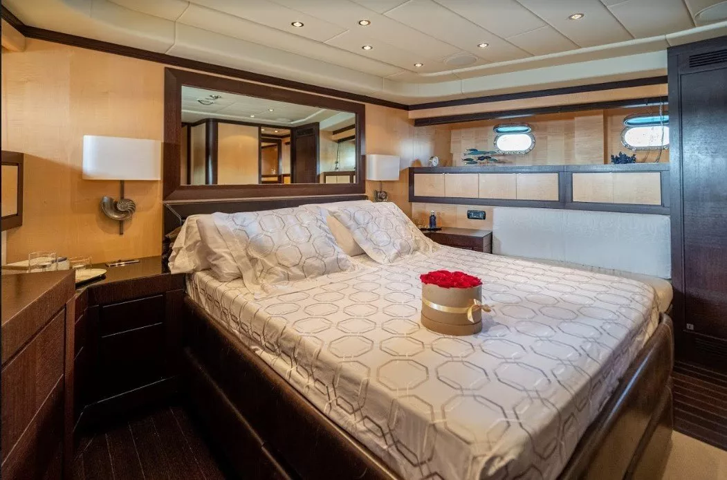 https://dev-api.arconyachts.com/storage/media/20942/conversions/794_6878196898-optimize.webp