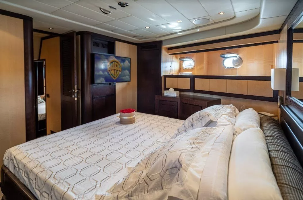 https://dev-api.arconyachts.com/storage/media/20943/conversions/794_9840389551-optimize.webp