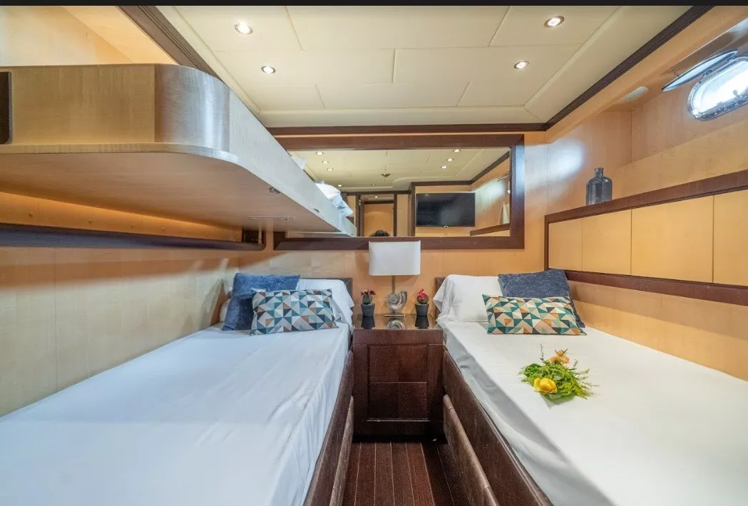 https://dev-api.arconyachts.com/storage/media/20946/conversions/794_8807425105-optimize.webp