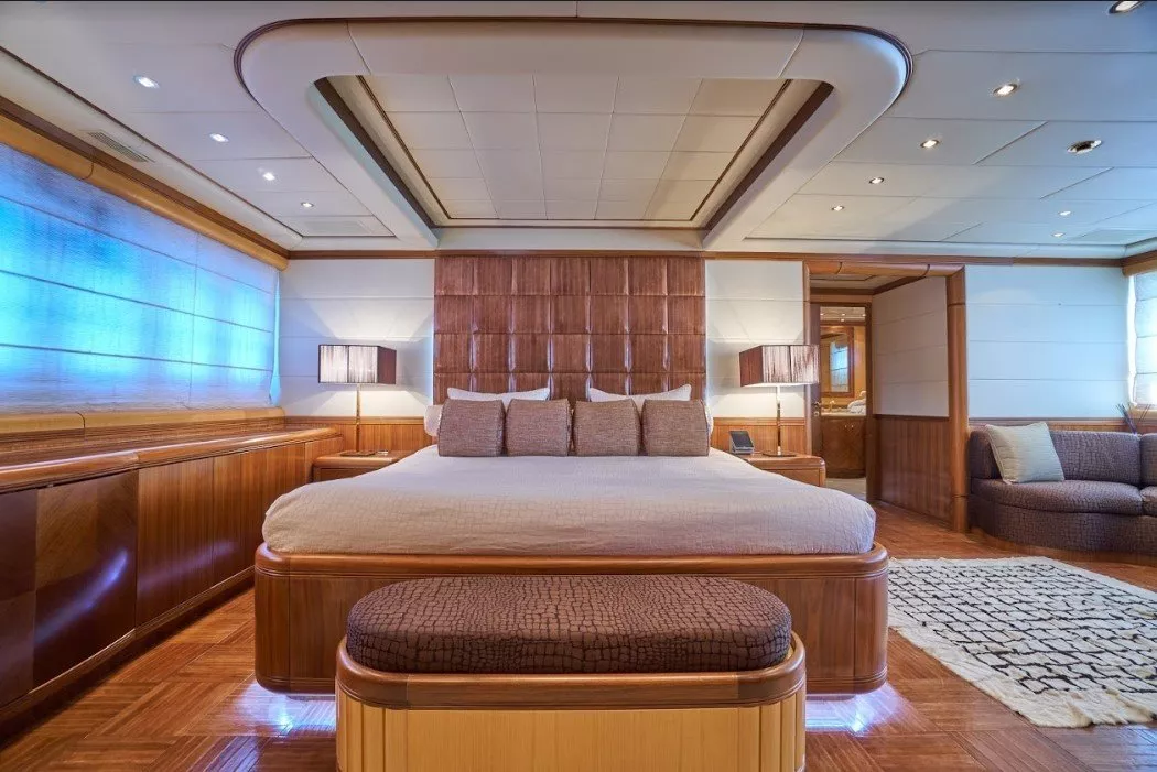 https://dev-api.arconyachts.com/storage/media/20973/conversions/792_1541761744-optimize.webp