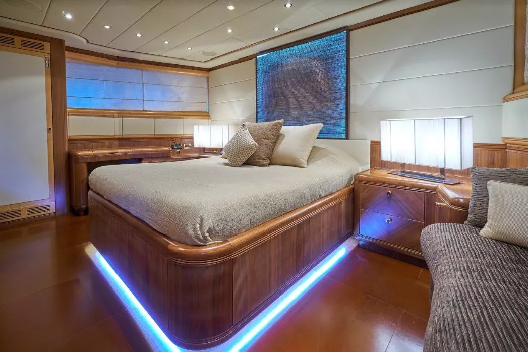 https://dev-api.arconyachts.com/storage/media/20976/conversions/792_6435186300-optimize.webp