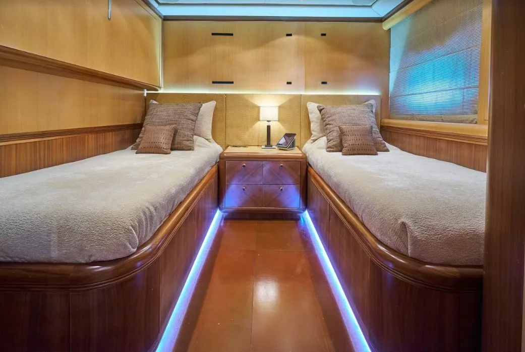 https://dev-api.arconyachts.com/storage/media/20978/conversions/792_0991510603-optimize.webp