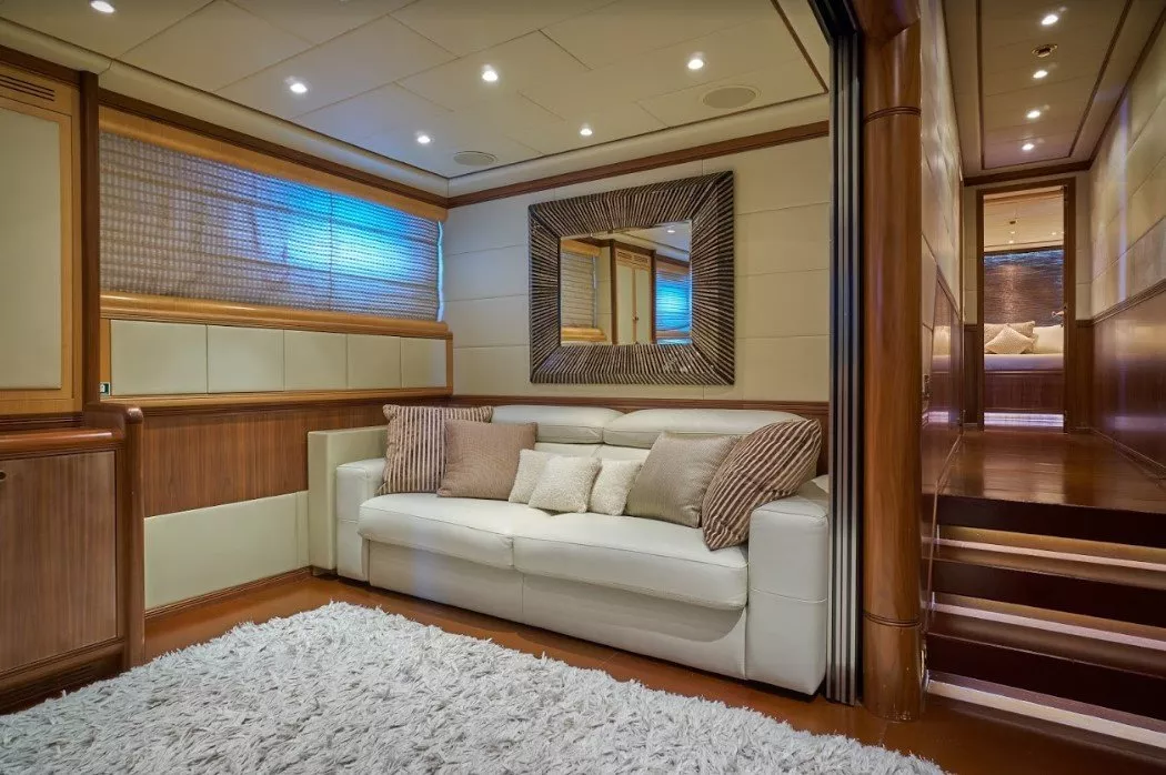 https://dev-api.arconyachts.com/storage/media/20980/conversions/792_9636240661-optimize.webp
