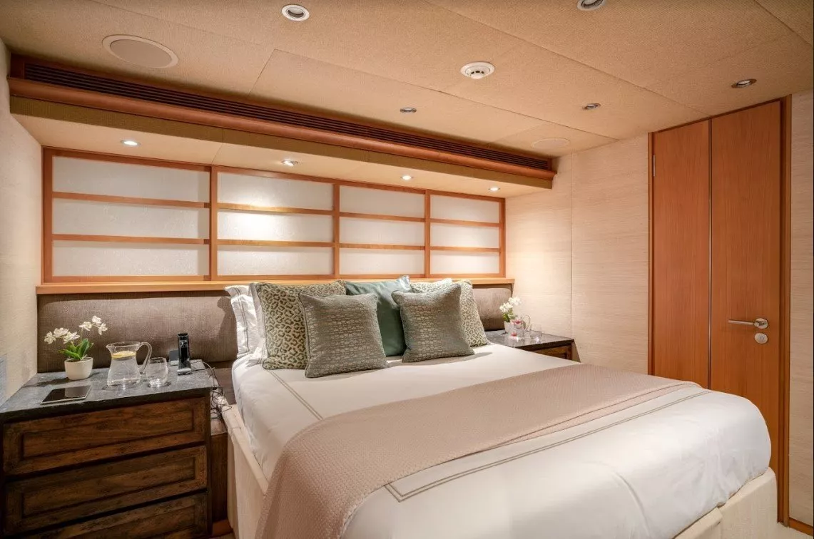 https://dev-api.arconyachts.com/storage/media/20993/conversions/791_8631522831-optimize.webp