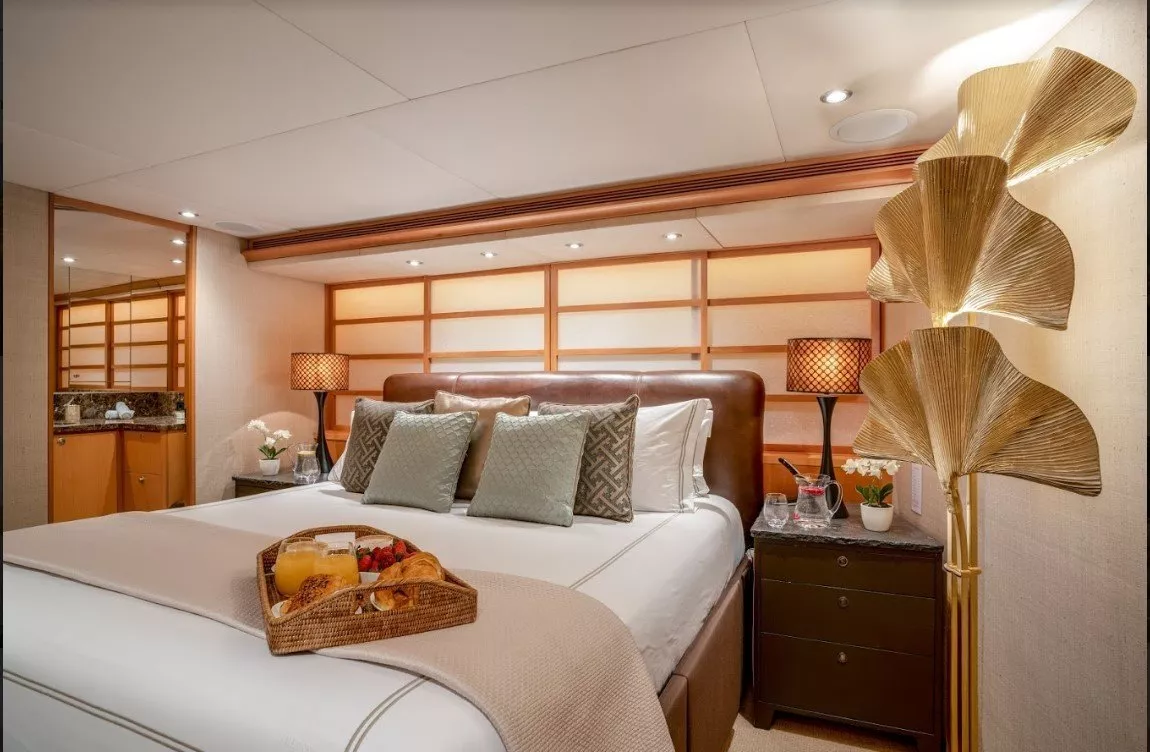 https://dev-api.arconyachts.com/storage/media/20994/conversions/791_1292483799-optimize.webp