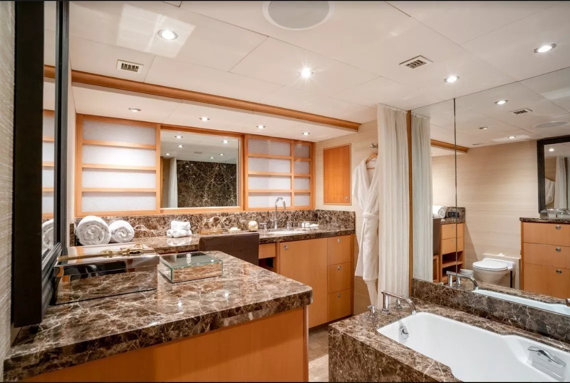 https://dev-api.arconyachts.com/storage/media/20995/conversions/791_3541728014-optimize.webp