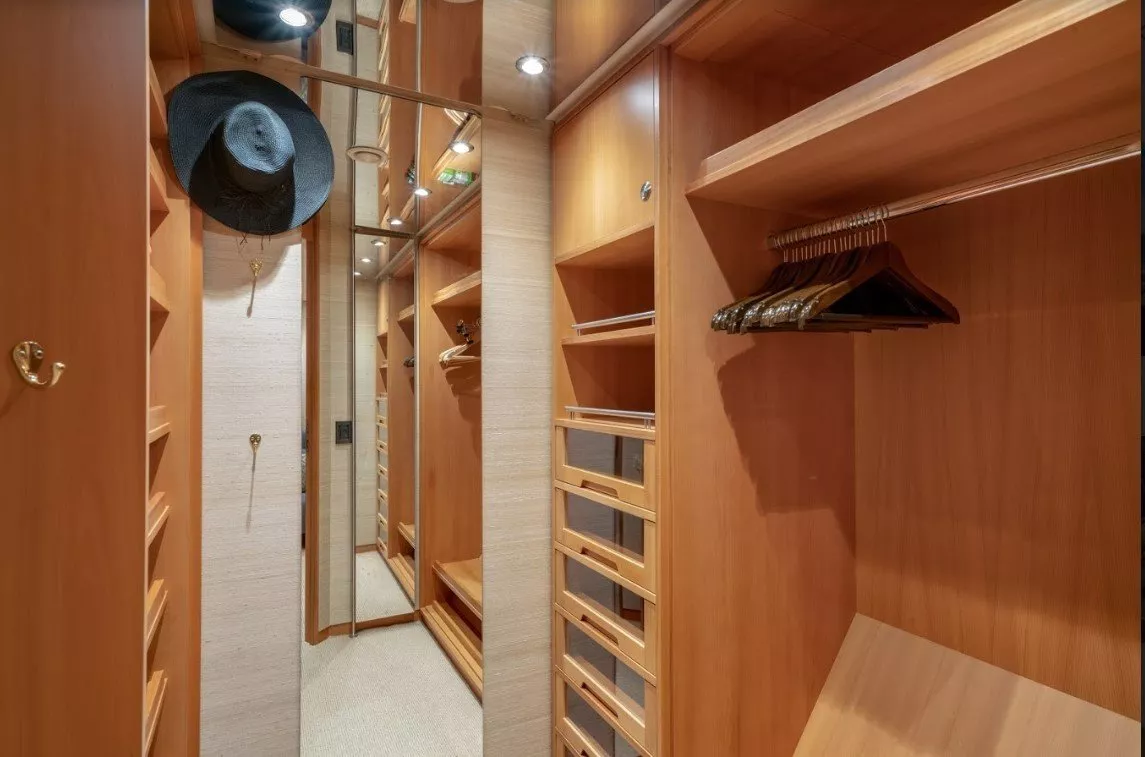https://dev-api.arconyachts.com/storage/media/20997/conversions/791_6791342643-optimize.webp