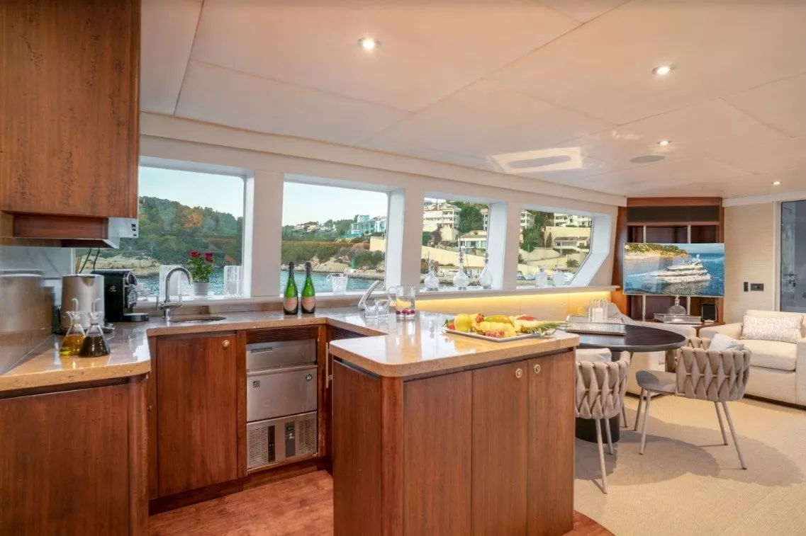 https://dev-api.arconyachts.com/storage/media/21000/conversions/791_0648263089-optimize.webp