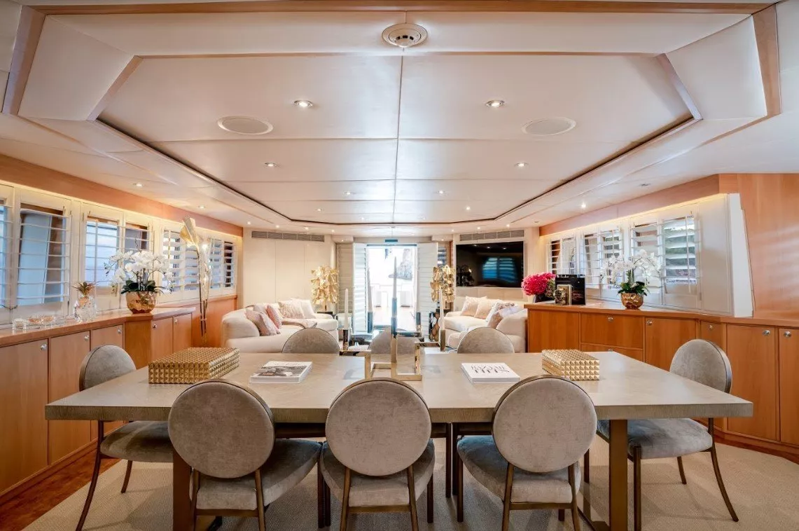 https://dev-api.arconyachts.com/storage/media/21002/conversions/791_3964272085-optimize.webp