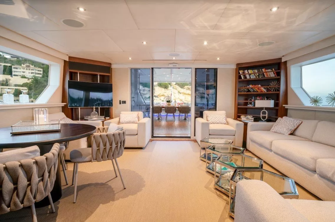 https://dev-api.arconyachts.com/storage/media/21003/conversions/791_9739518743-optimize.webp