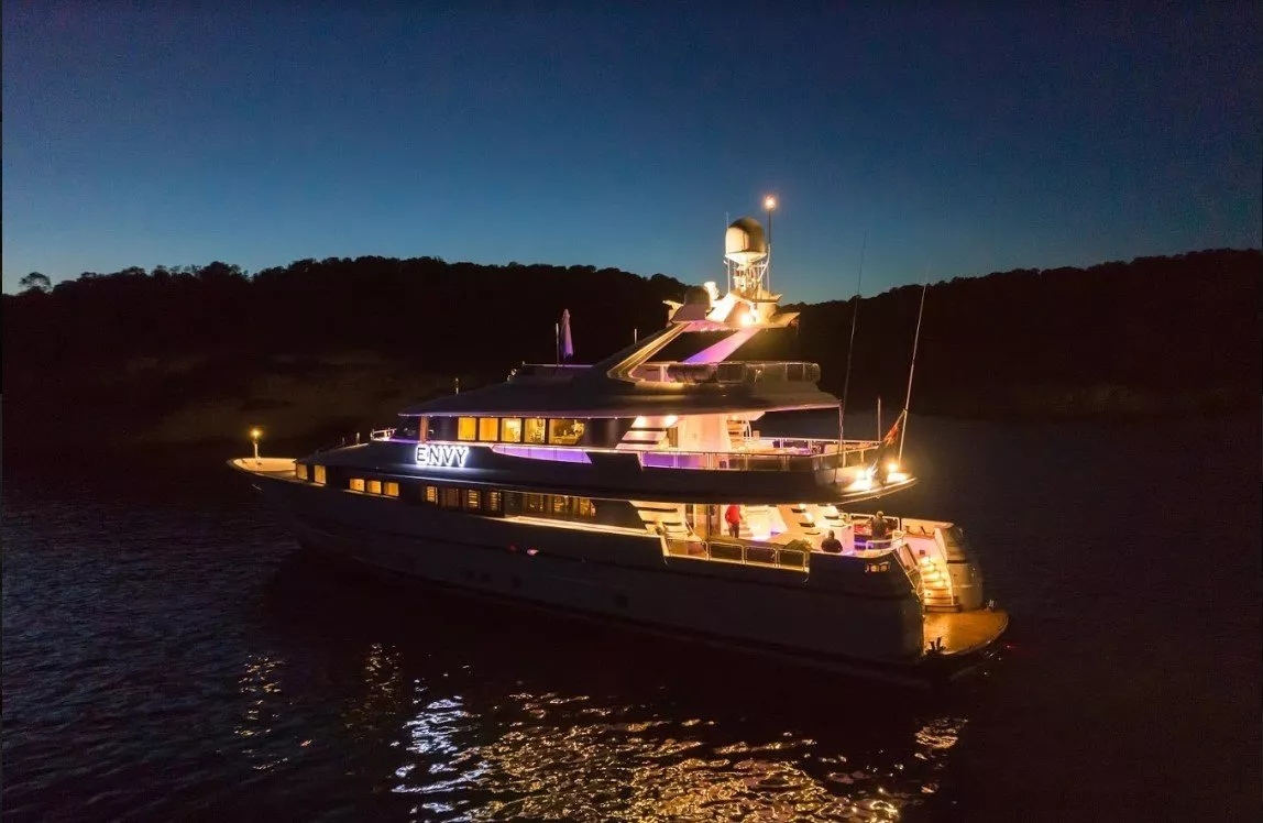https://dev-api.arconyachts.com/storage/media/21004/conversions/791_9169007451-optimize.webp