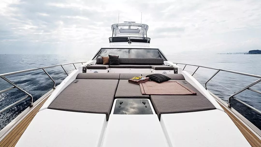 https://dev-api.arconyachts.com/storage/media/21012/conversions/790_9927511726-optimize.webp