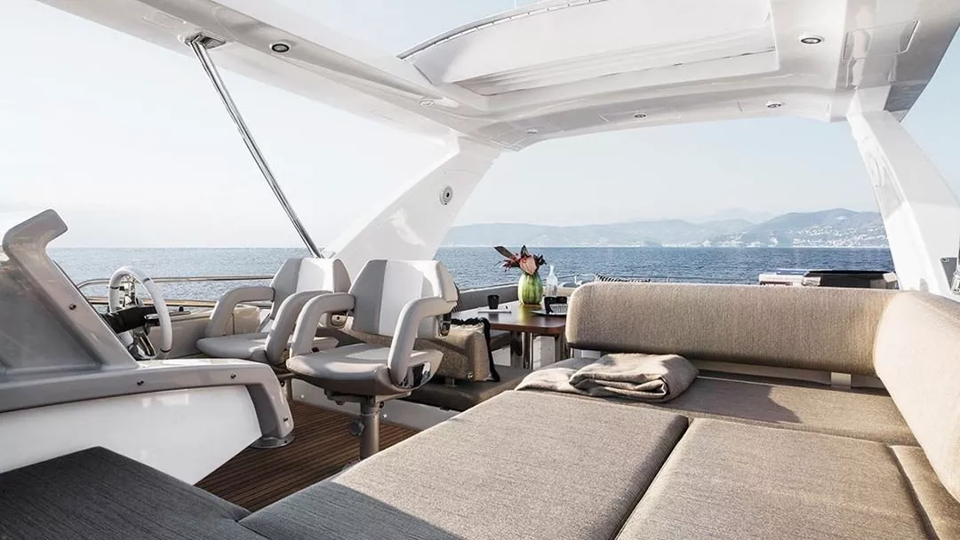 https://dev-api.arconyachts.com/storage/media/21015/conversions/790_5739598884-optimize.webp